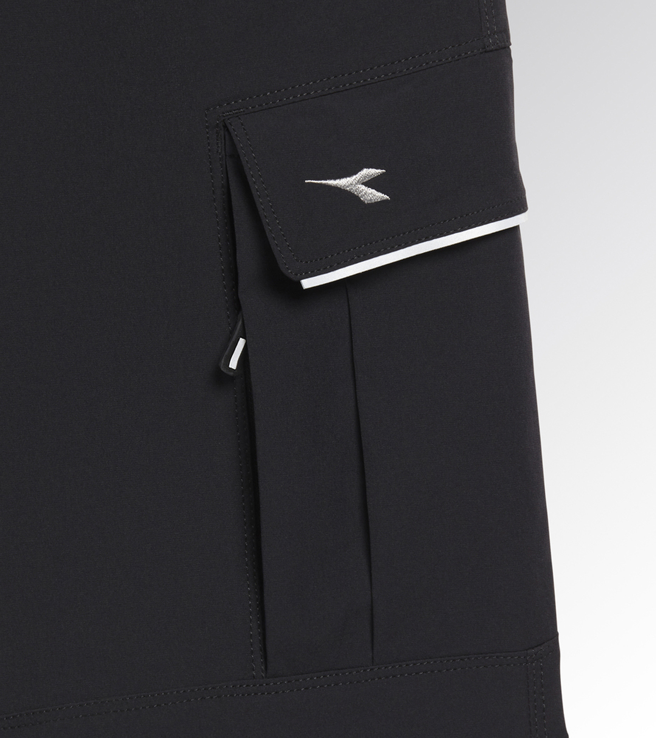 1785335 DIADORA BERMUDA TECH 2XL CRNA